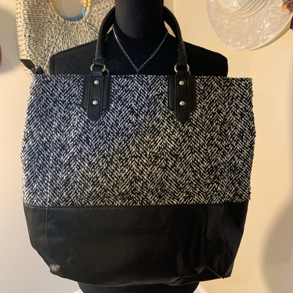 Tote to tote things around